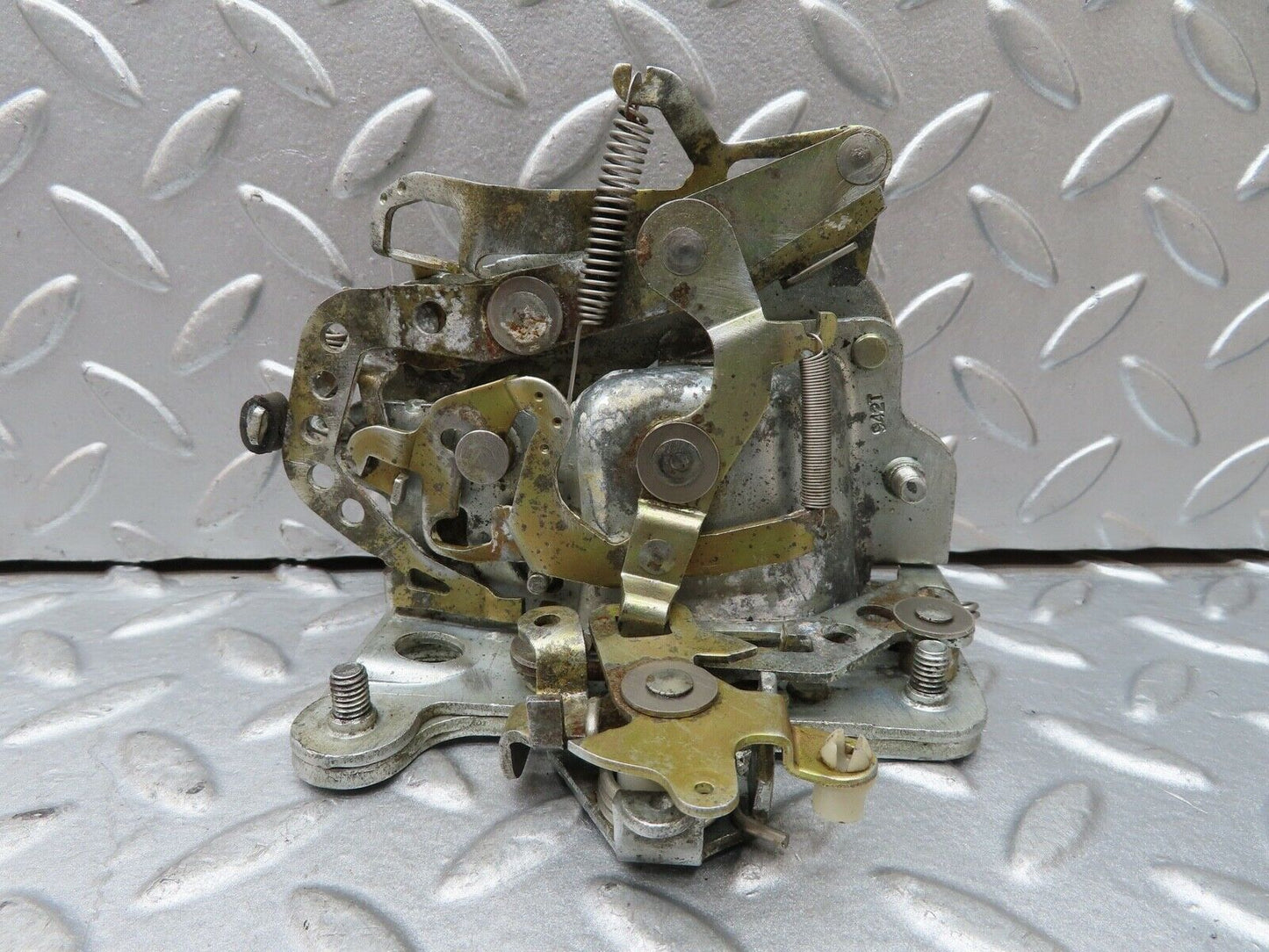 17762 Mercedes-Benz W116 450SEL Rear Right Door Lock Mechanism