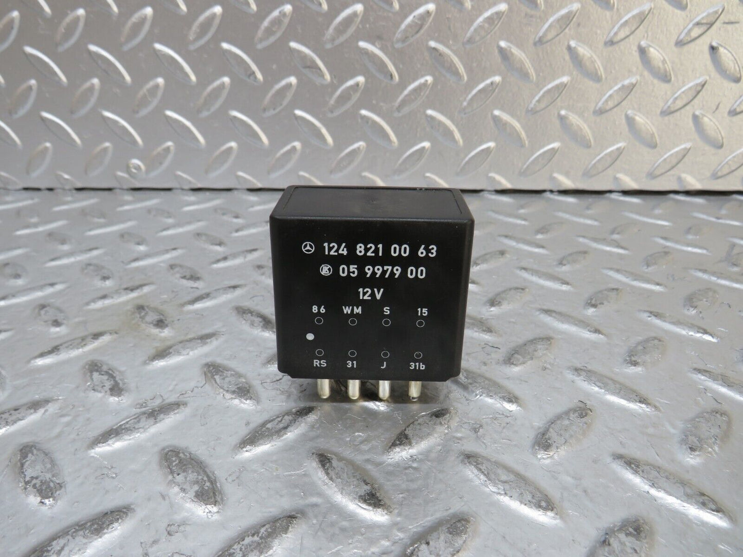 27546 Mercedes-Benz S124 300TE Wagon Rear Windscreen Wiper Relay 1248210063