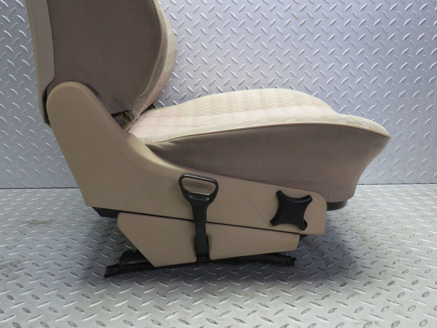 38879 Mercedes-Benz W201 190E Front Right Seat Beige