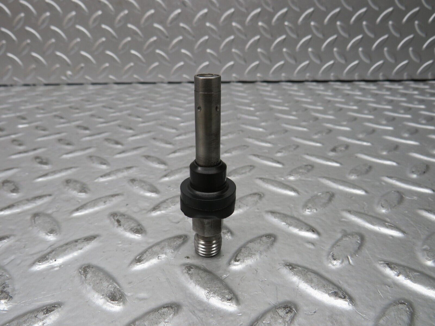28663 Mercedes-Benz W123 230E Fuel Injector Bosch 0437502010