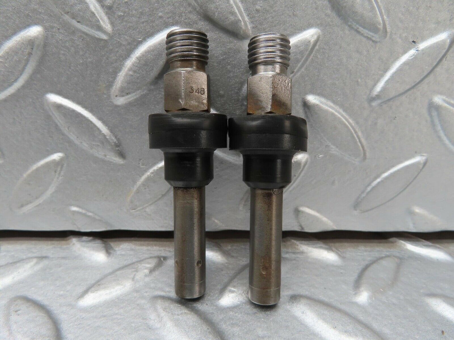 15330 Mercedes-Benz W123 230E 2x Fuel Injectors Bosch 0437502010