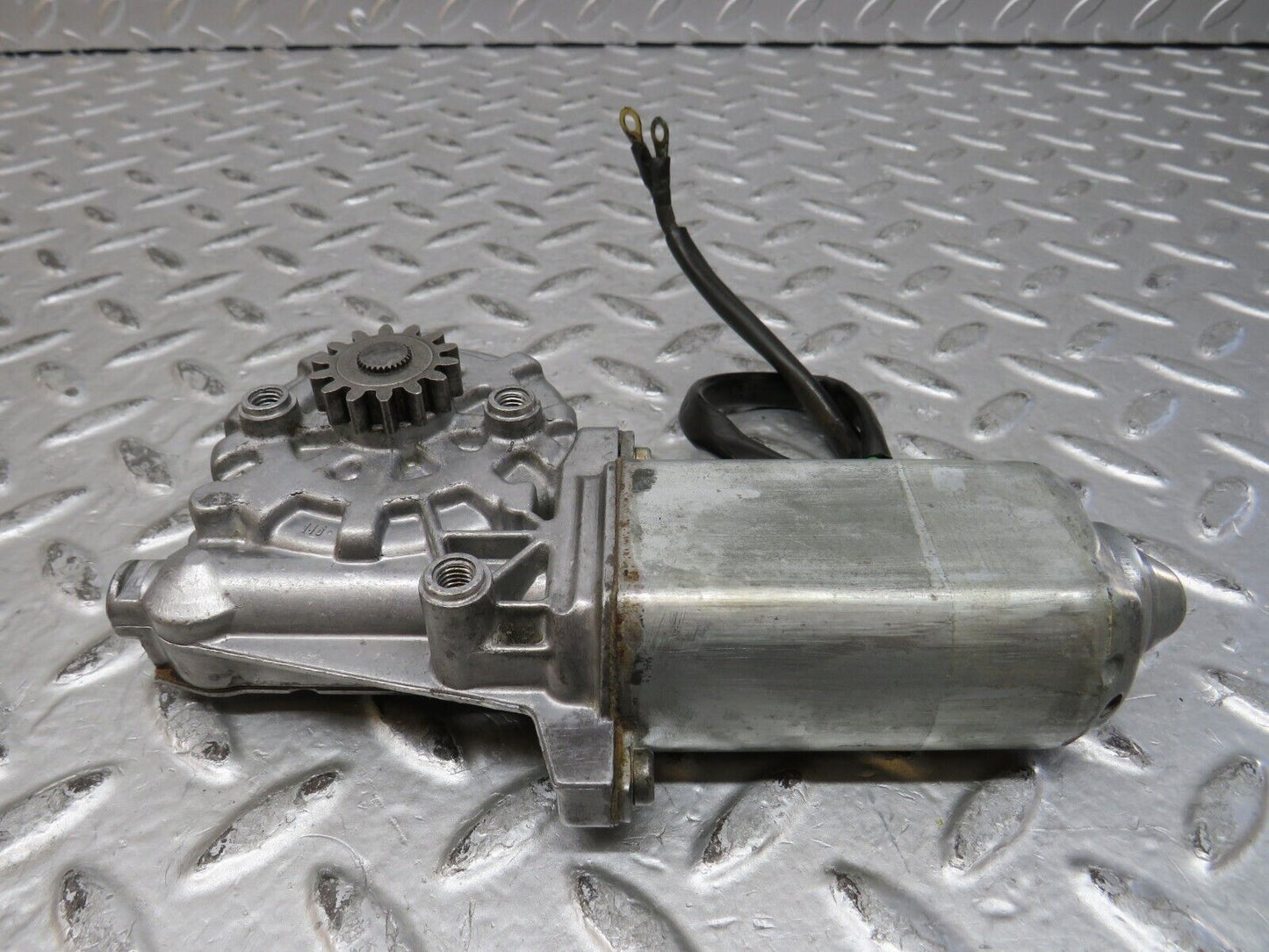 28735 Mercedes-Benz W123 230E Front Left Window Regulator Motor 0130821018