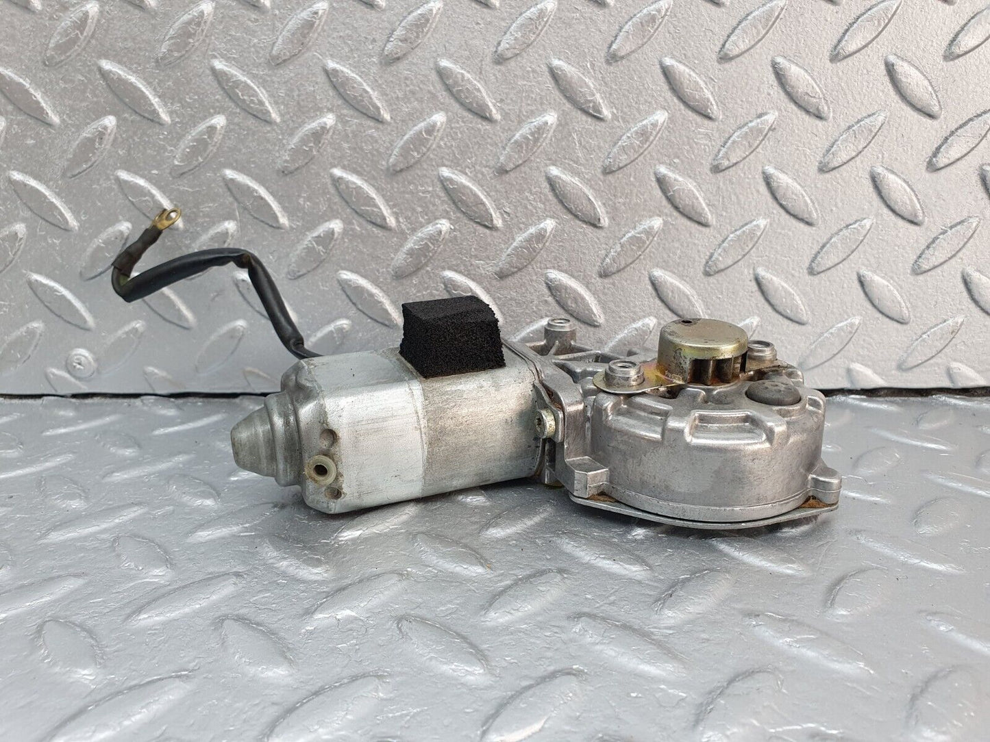 41491 Mercedes-Benz W124 200E Front Left Window Regulator Motor 0130821137