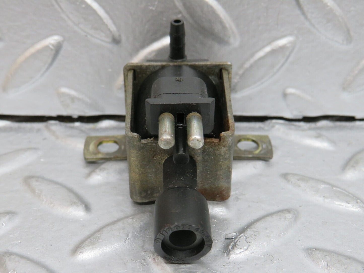 29454 Mercedes-Benz W124 230E Vacuum Control Valve Pierburg 0015407097