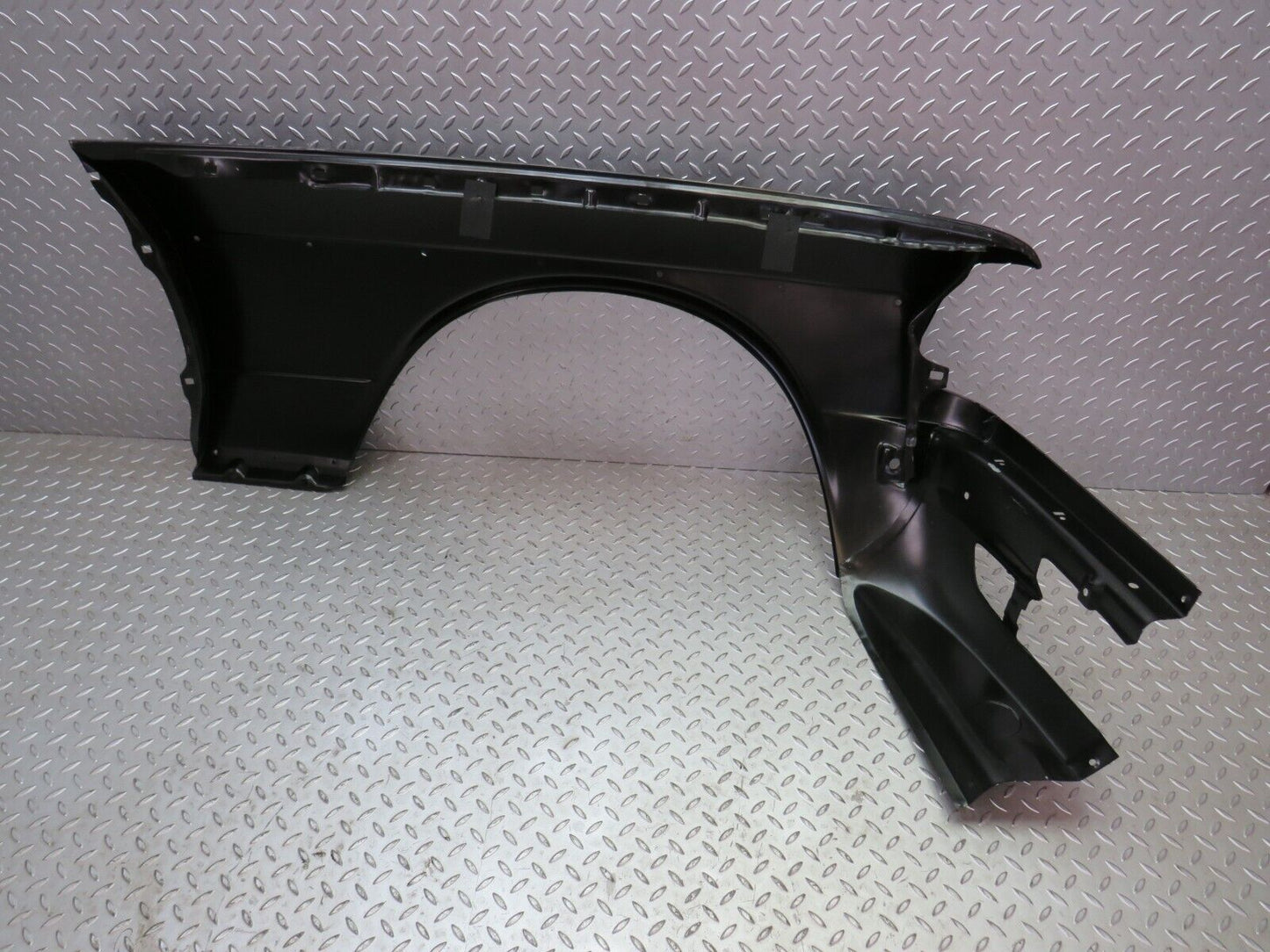 27093 Mercedes-Benz W123 280E Front Left Wing Fender