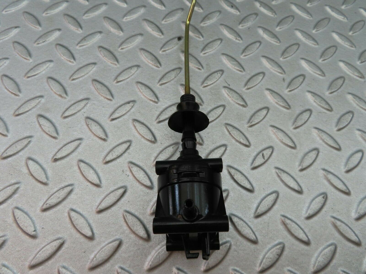 6045 Mercedes-Benz W126 380SE Door Lock Vacuum Actuator & Knob Rear Right