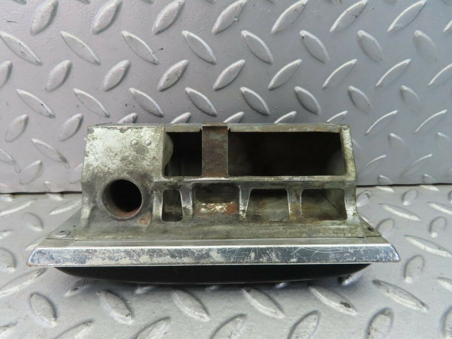 8696 Mercedes-Benz W114 Ashtray