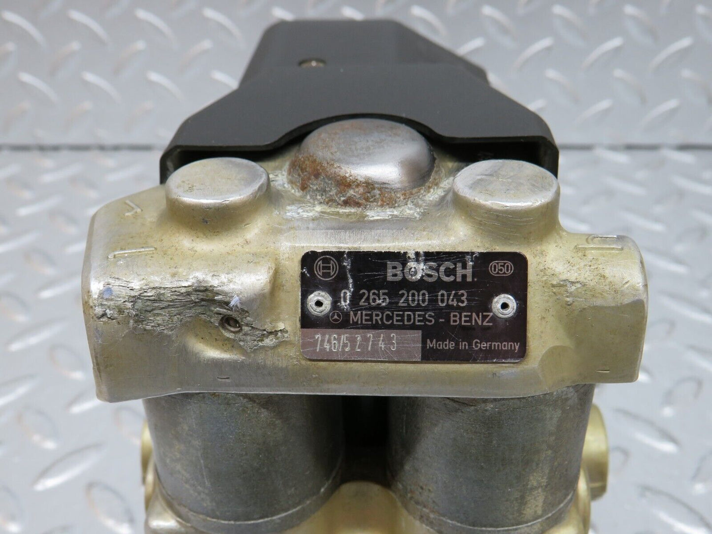 32429 Mercedes-Benz S124 300TE Wagon ABS Pump Bosch 0265200043