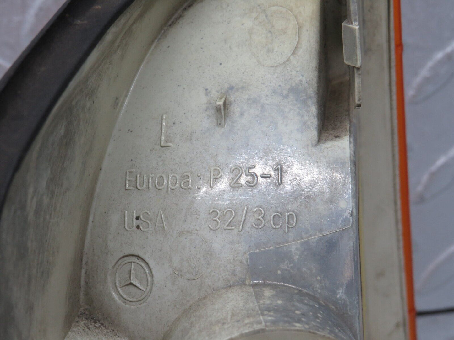 38844 Mercedes-Benz W201 190E Indicator Light Bosch Front Left 1305232911