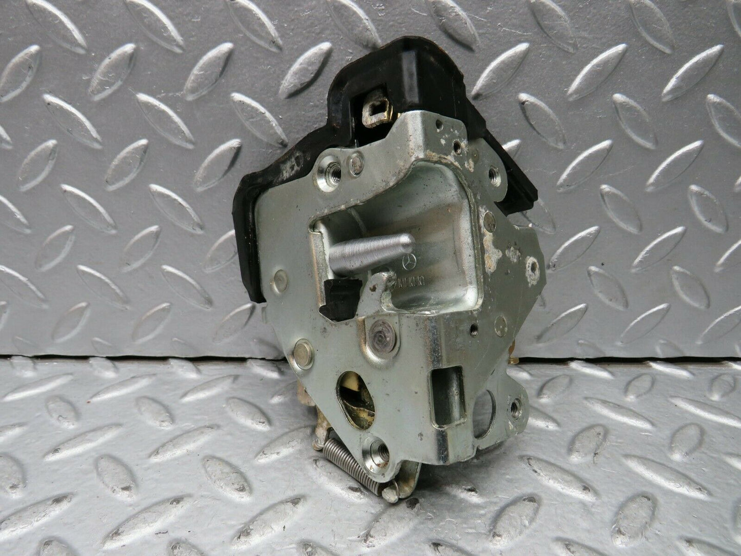 21984 Mercedes-Benz S123 280TE Rear Left Door Lock Mechanism 1237230108