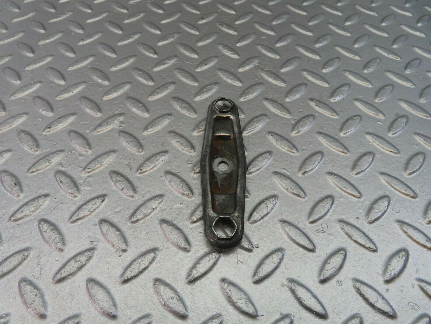 10549 Mercedes-Benz W201 190E Fuel Injector Nozzle Clamp Bracket