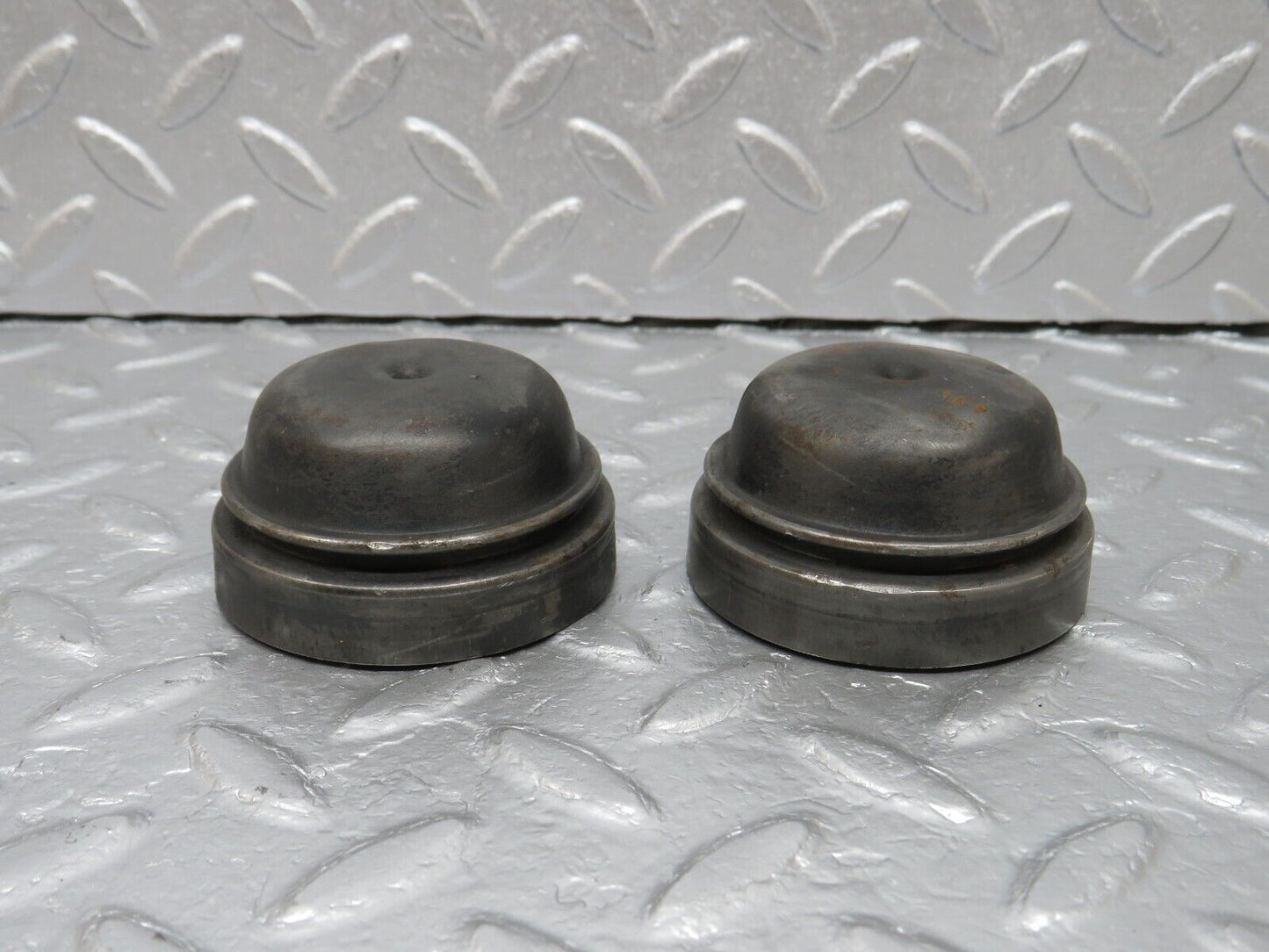 40667 Mercedes-Benz W123 300D Wheel Hub Locking Cap