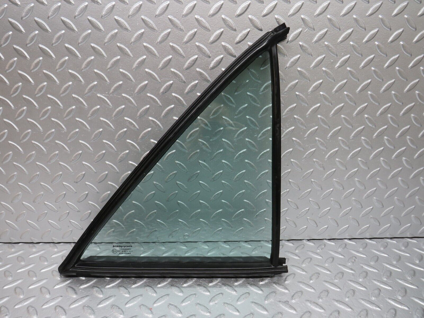 33140 Mercedes-Benz W126 Rear Right Quarter Window Glass