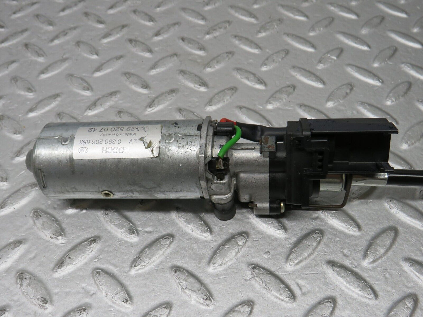 36820 Mercedes-Benz R129 300SL-24 Front Right Seat Adjustment Motor Bosch 1298200742 0390206653