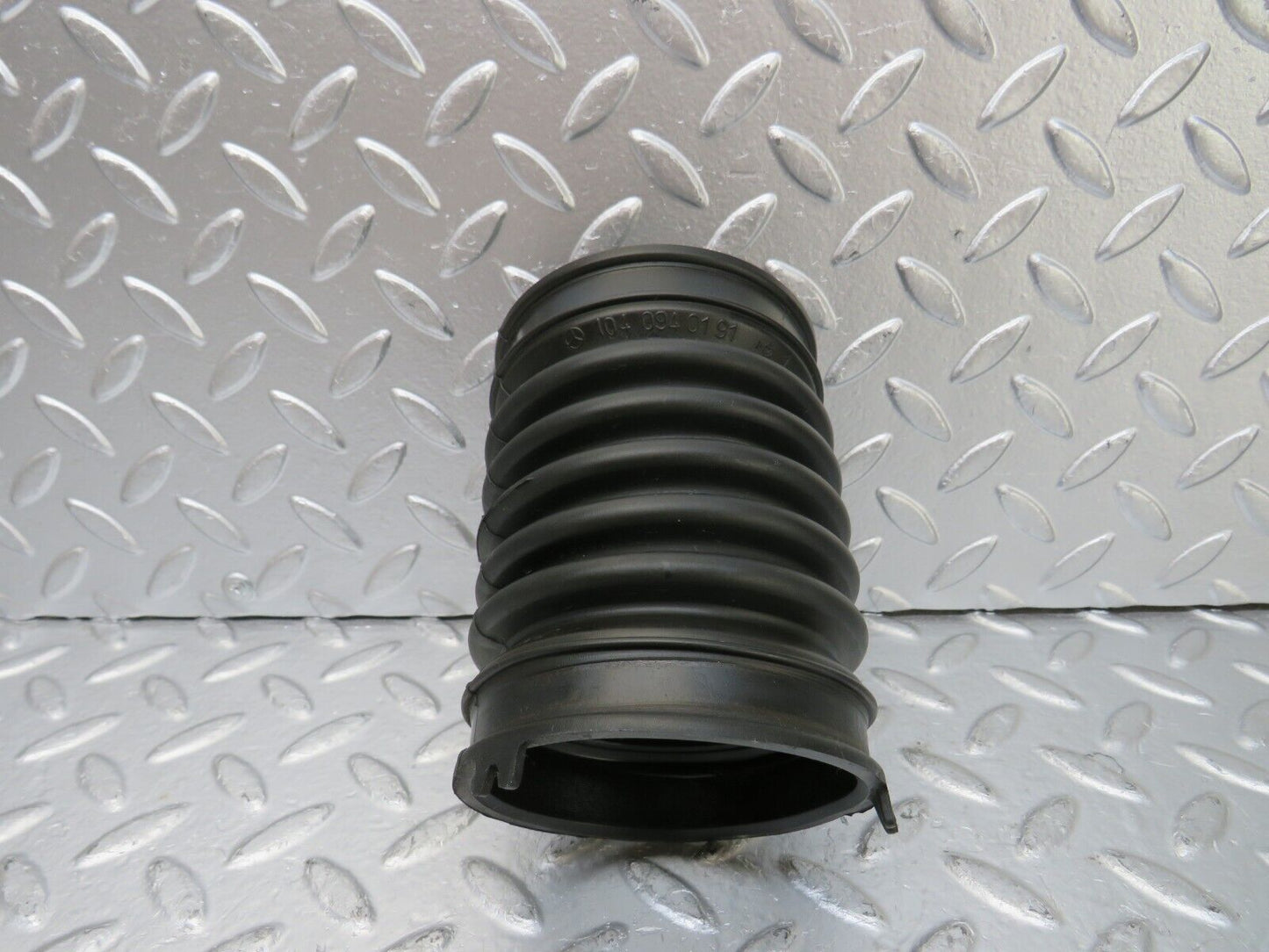 25768 Mercedes-Benz W124 280E Air Intake Hose 1040940191