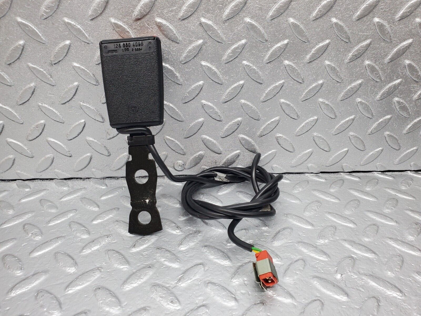 45864 Mercedes-Benz W126 420SE Front Left Seat Belt With Buckle 1268603986 1268680011 1268604096