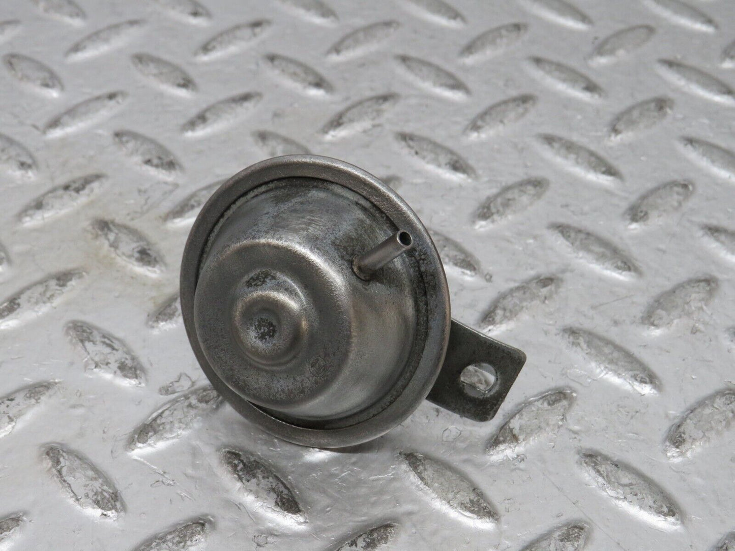 27411 Mercedes-Benz W123 280E Ignition Distributor Vacuum Control Valve