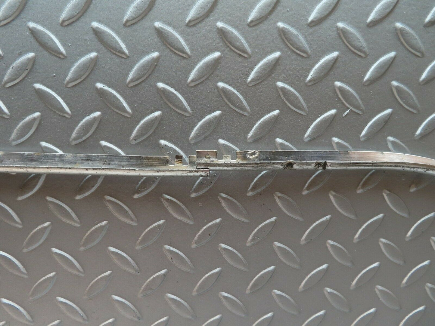 2048 Mercedes-Benz W105 219 PONTON Front Left Door Chrome Trim