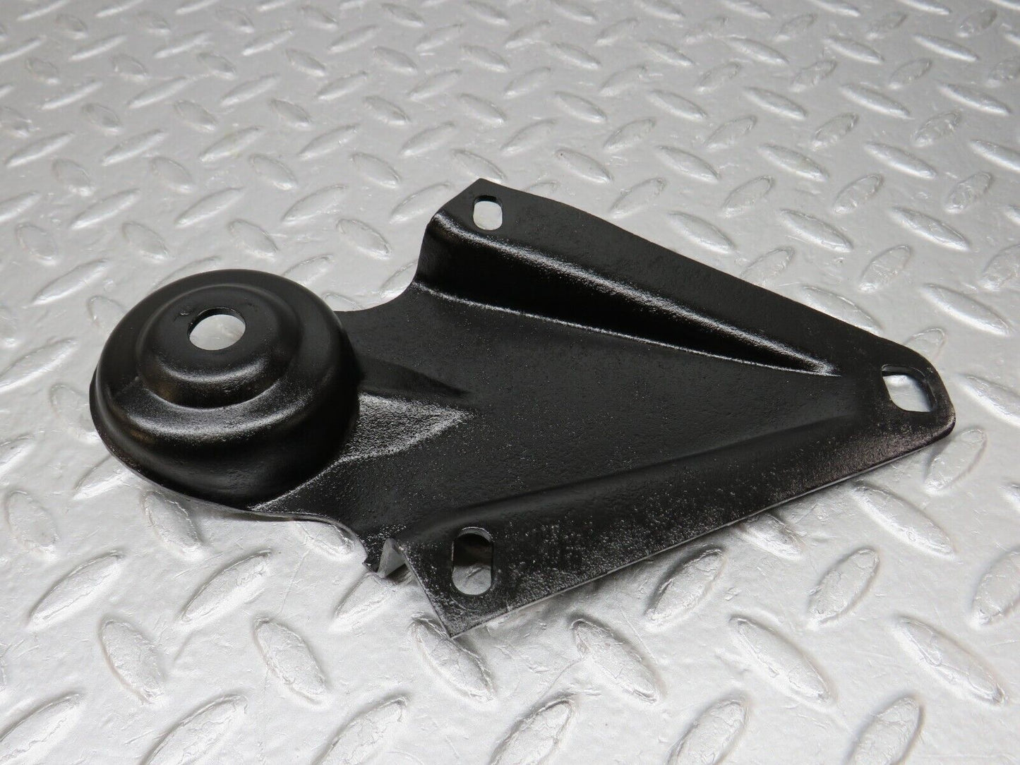 37484 Mercedes-Benz W109 300SEL Rear Suspension Axle Mounting Bracket