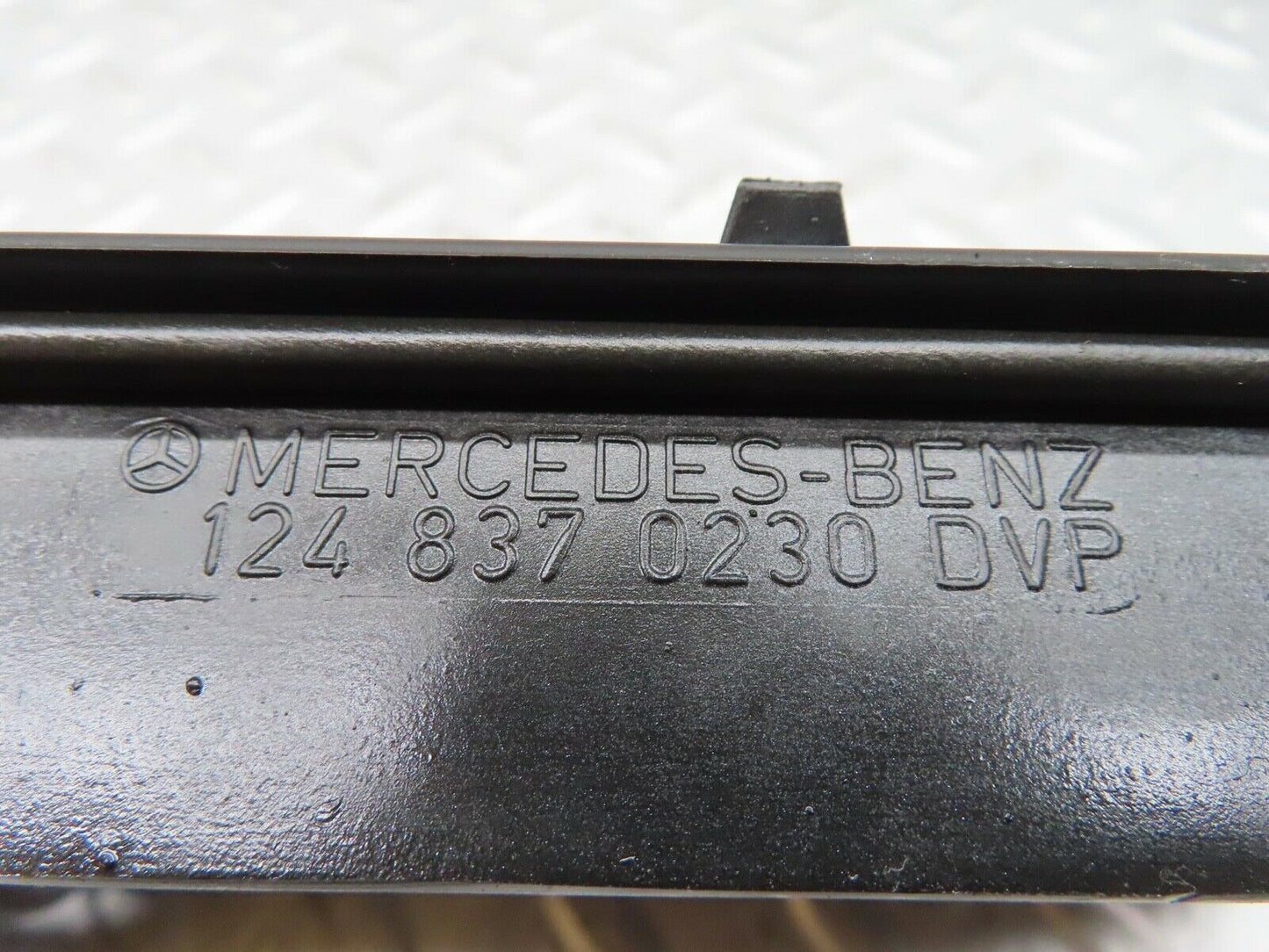 16201 Mercedes-Benz W124 260E Rear Air Intake Vent 1248370230