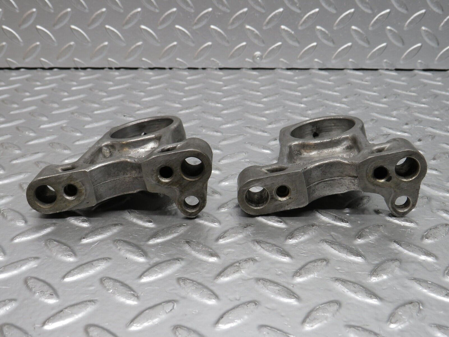 31064 Mercedes-Benz W123 200D Camshaft Tower Bearing Set 6160510612 6160510710