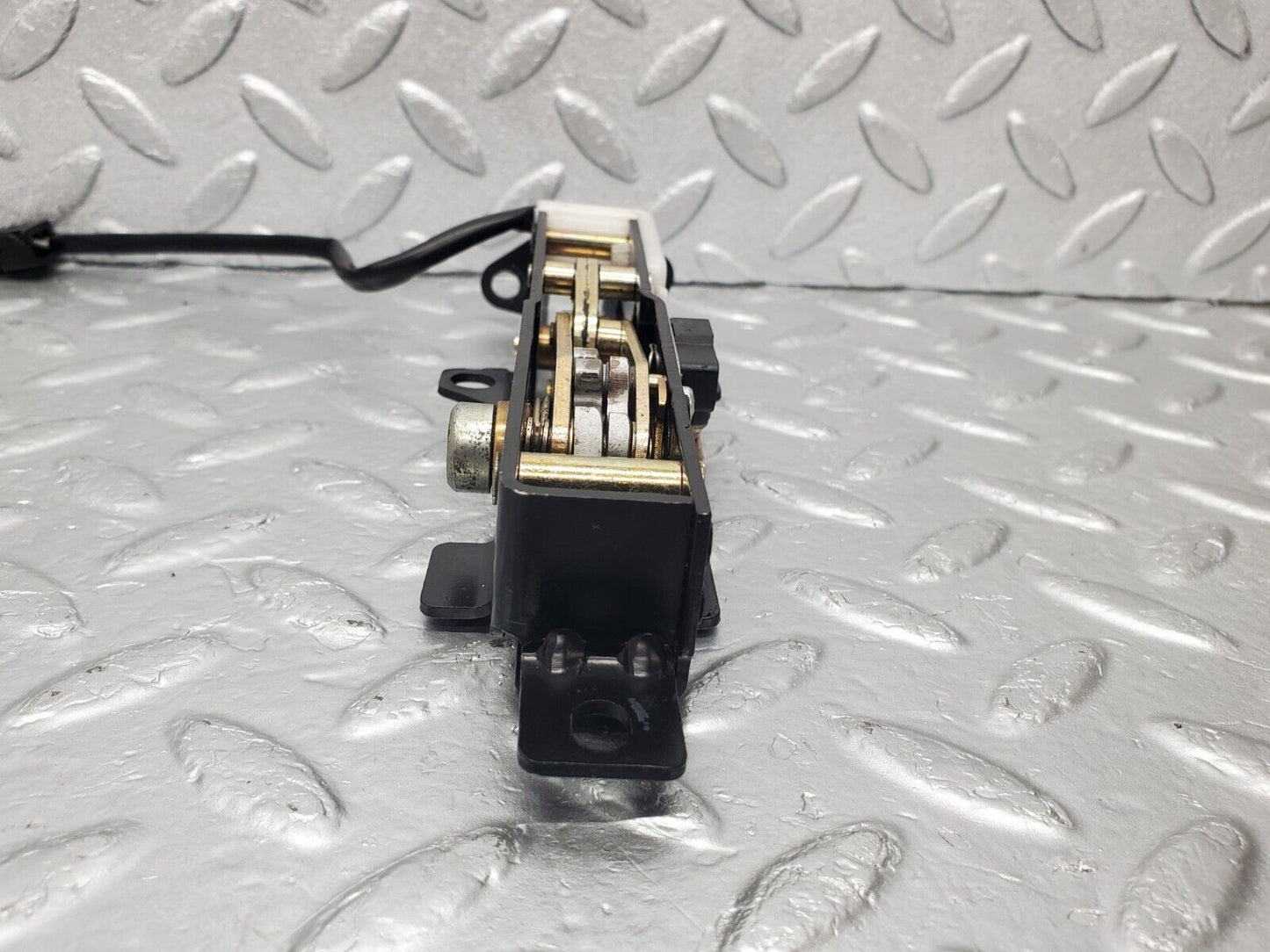 46944 Mercedes-Benz R129 320SL Coupe Soft Top Lock Latch Left 1298000774 1298210951
