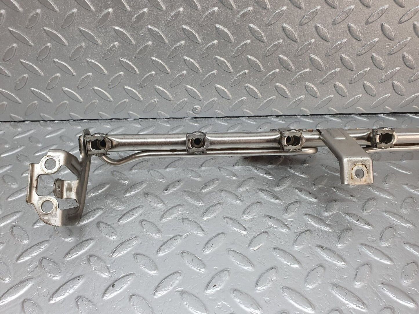 42324 Mercedes-Benz R129 320SL Coupe Fuel Injector Rail With Fuel Pressure Regulator 1040701395 0000781589