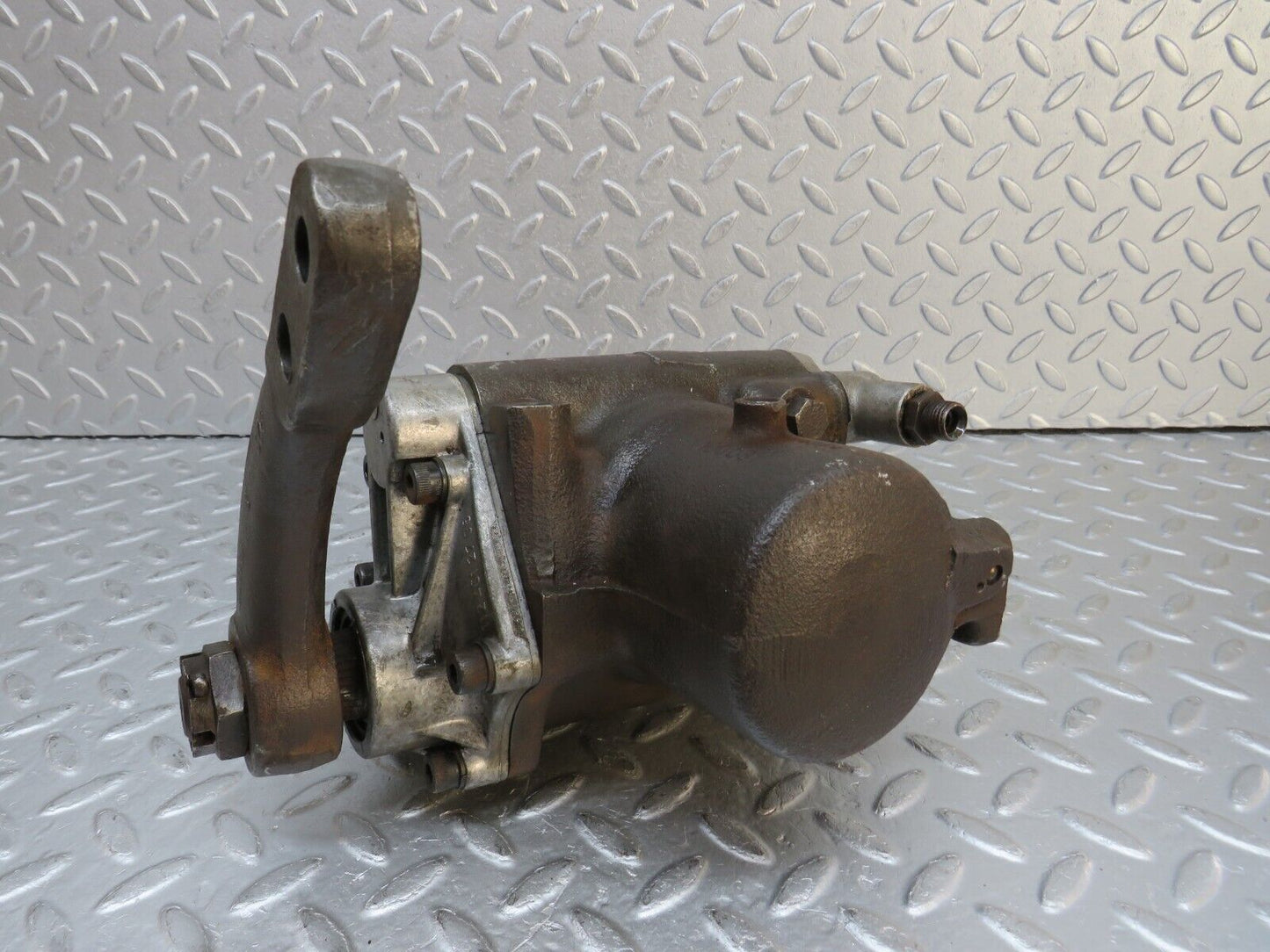 37599 Mercedes-Benz W109 300SEL Steering Box Rack 1124612705 1094610401