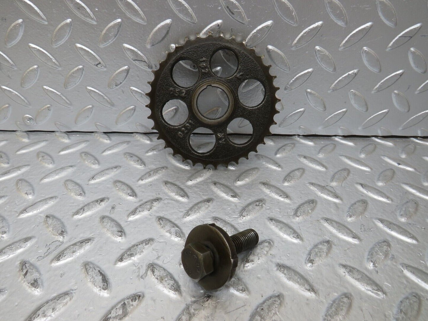 26089 Mercedes-Benz W123 200 Camshaft Timing Gear 1020520201