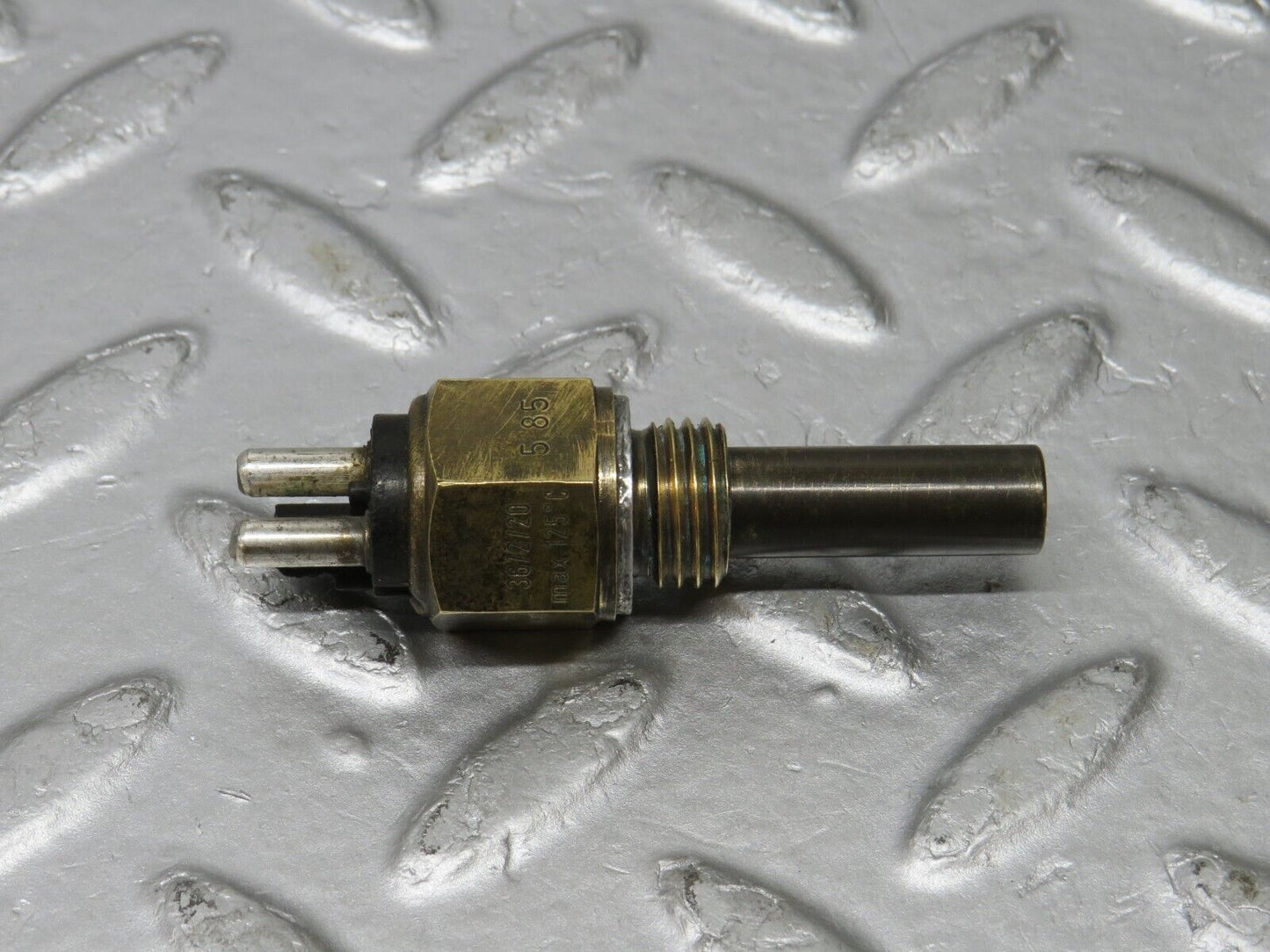 39330 Mercedes-Benz R107 500SL Coupe Temperature Sensor VDO