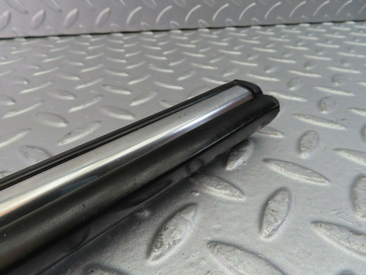 10291 Mercedes-Benz W116 Front Left Door Centre Moulding Trim