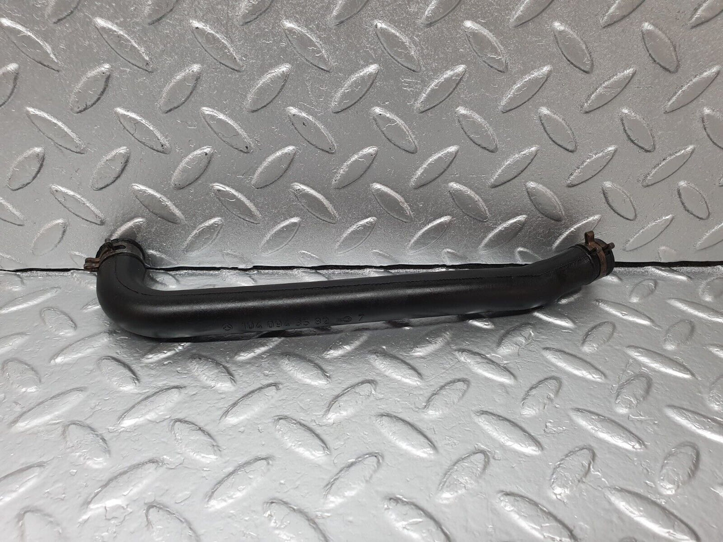 42550 Mercedes-Benz R129 320SL Coupe Crankcase Breather Pipe 1040943582