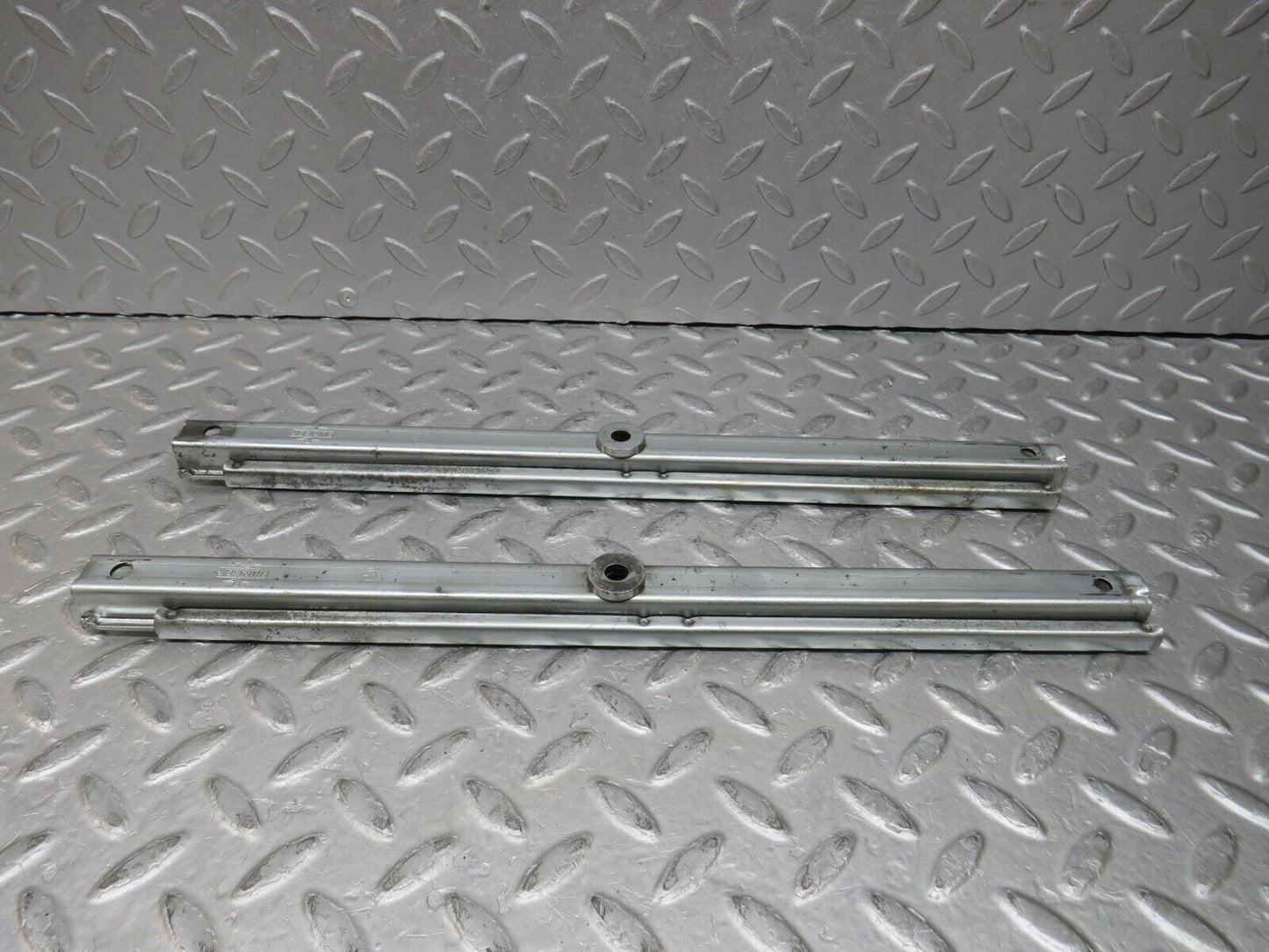 37085 Mercedes-Benz C126 420SEC Coupe Front Left Seat Rail Pair