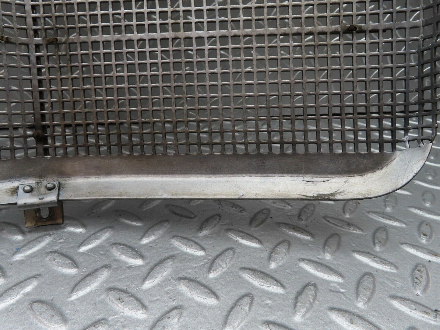19798 Mercedes-Benz W121 190b Ponton Bonnet Grill