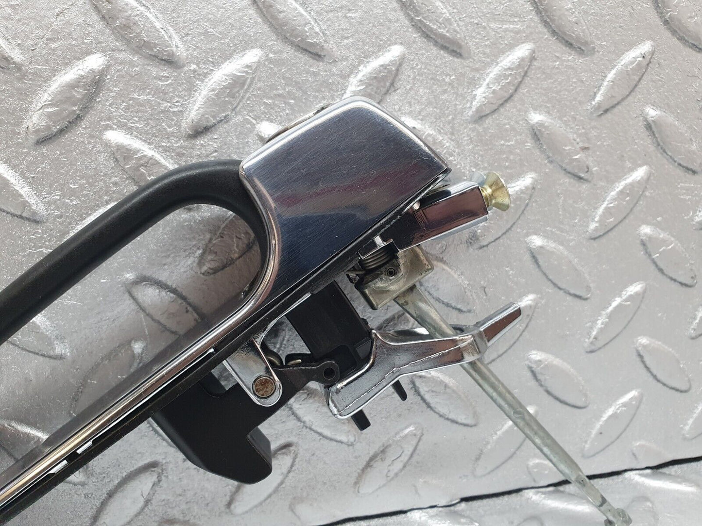 43969 Mercedes-Benz C123 230CE Coupe Left Door Exterior Handle No Key