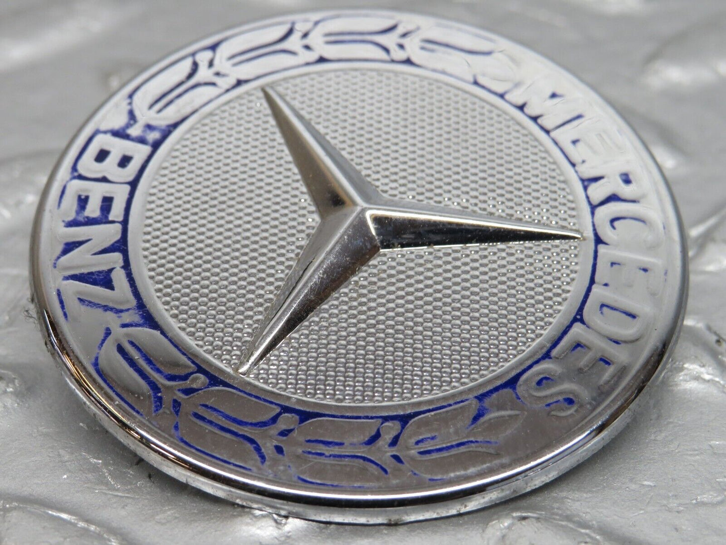 39779 Mercedes-Benz R129 320SL Coupe Bonnet Badge Emblem 1298880116