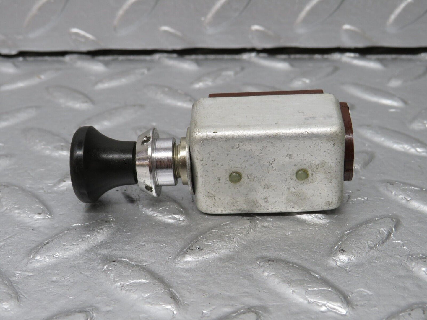 40319 Mercedes-Benz W110 230 Windscreen Wiper Pull Switch 461630