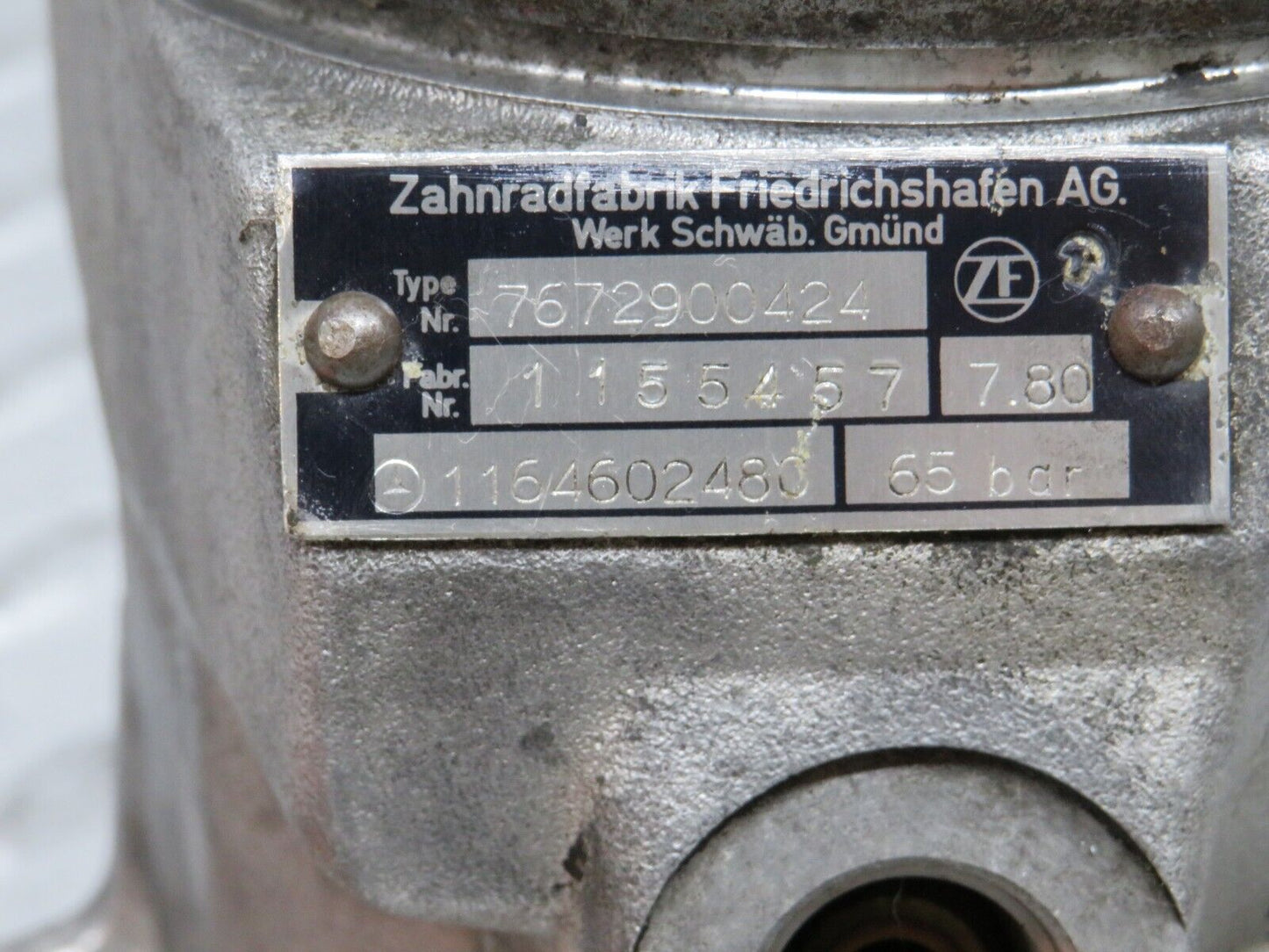 28121 Mercedes-Benz W123 280E Power Steering Pump 1164602480 7672900424