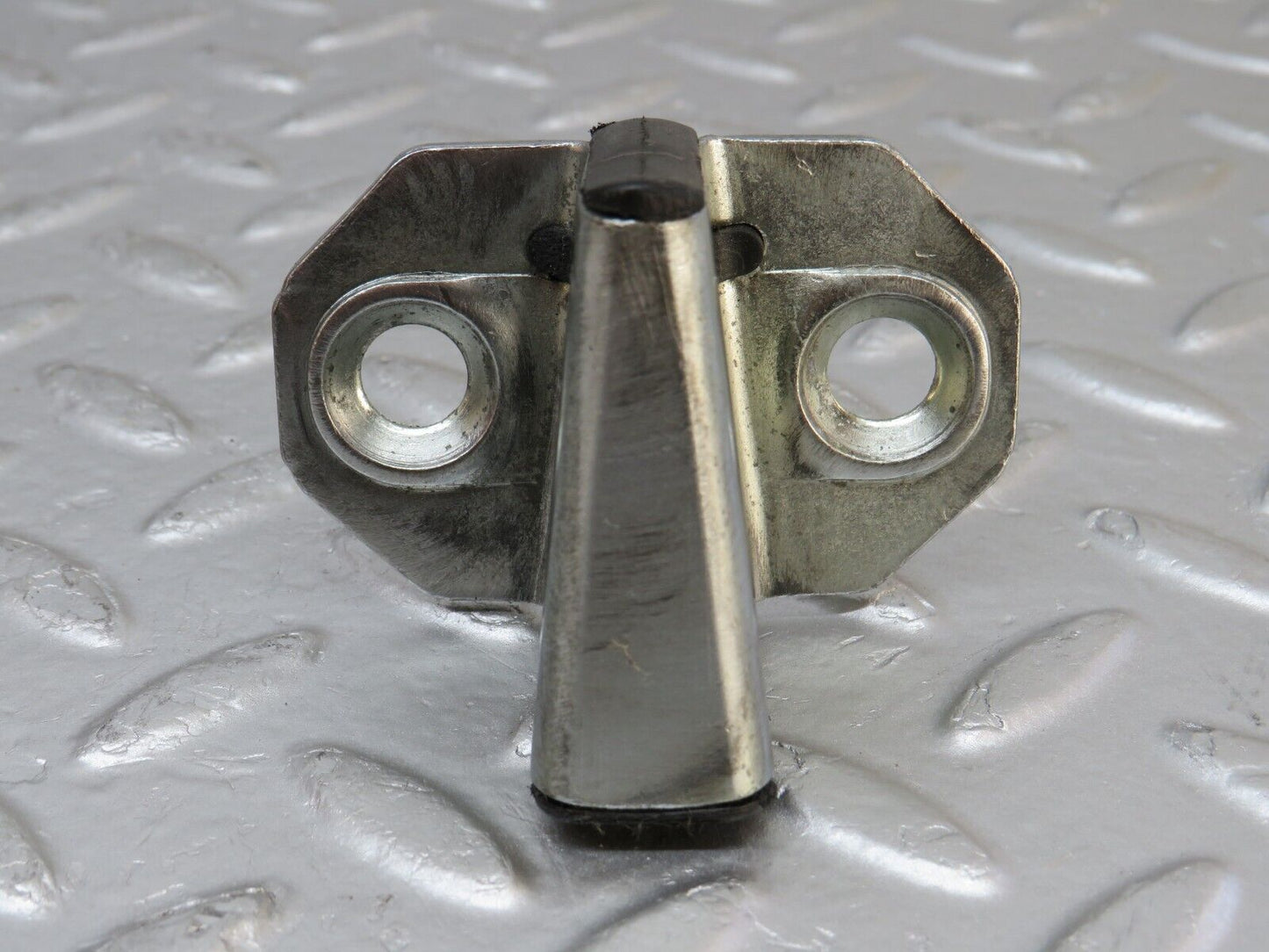 33374 Mercedes-Benz W202 C180 Door Lock Latch