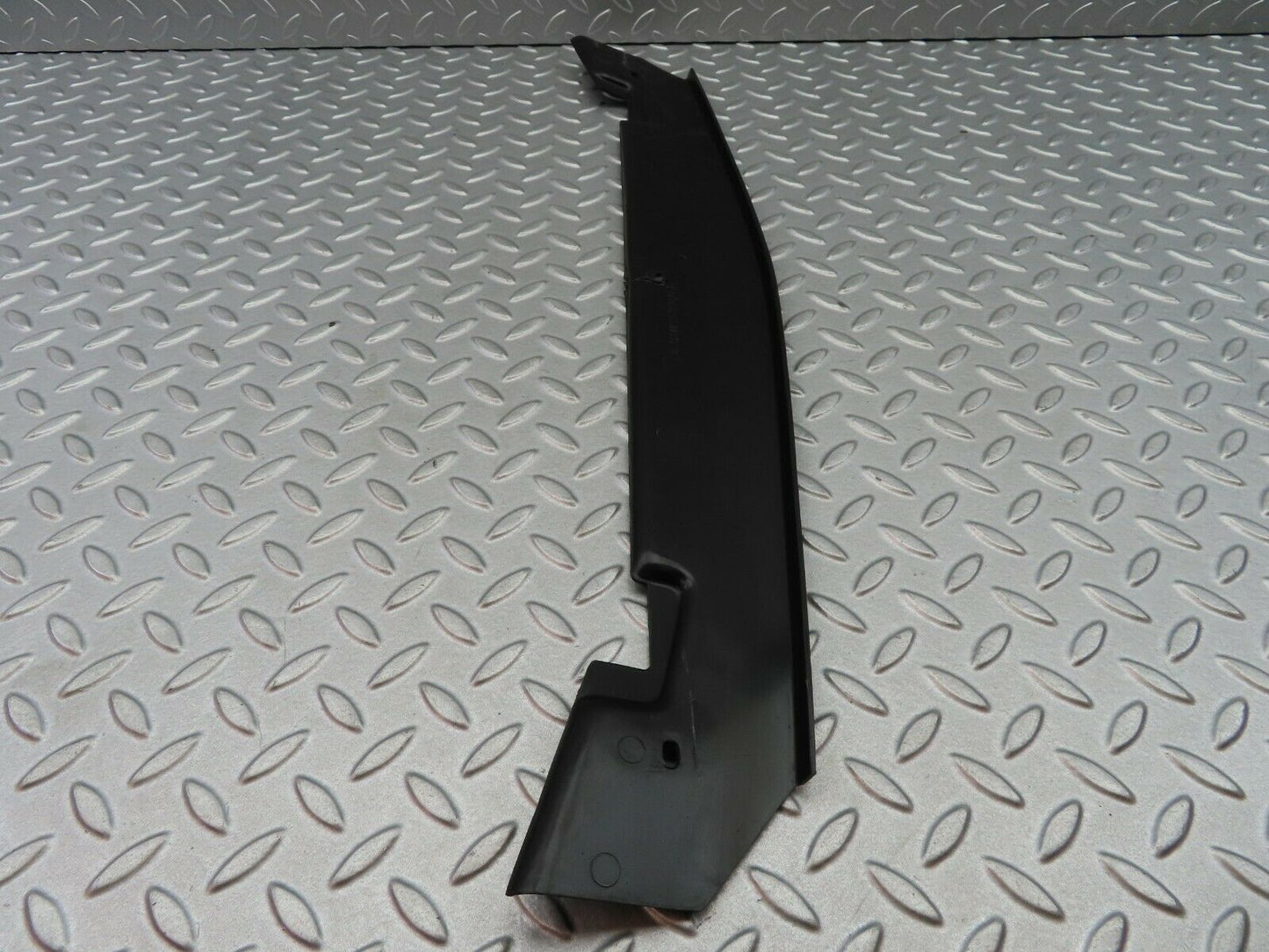 5854 Mercedes-Benz W123 200 Front Bumper Centre Filler Trim 1238853023