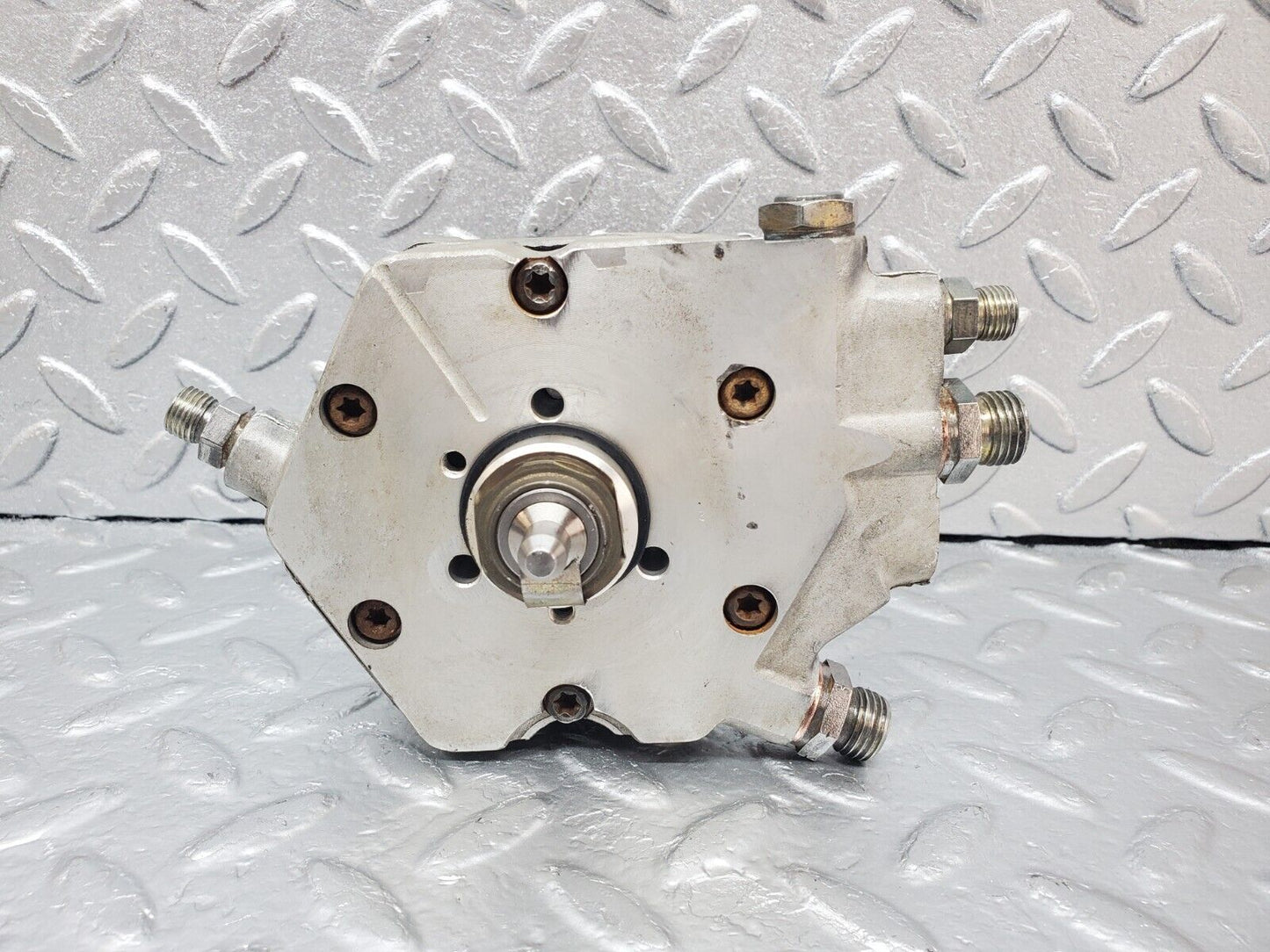44284 Mercedes-Benz W123 280E Fuel Distributor Bosch 0438100069