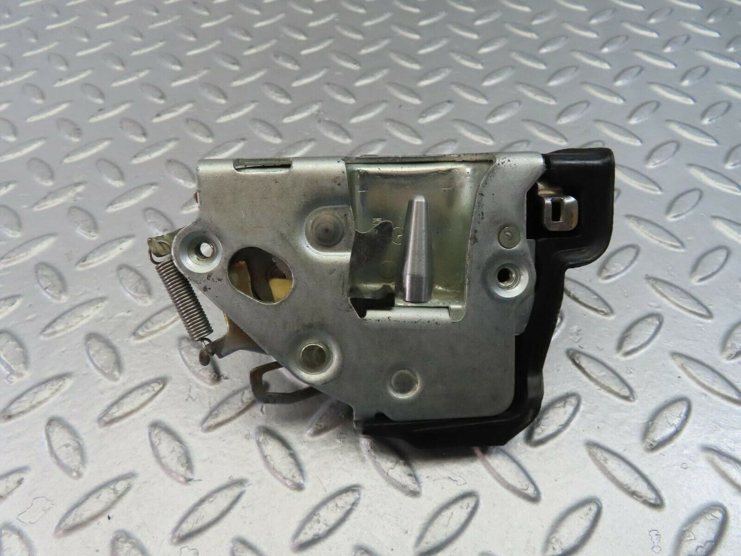 10724 Mercedes-Benz W123 230E Rear Right Door Lock Mechanism 1237330208