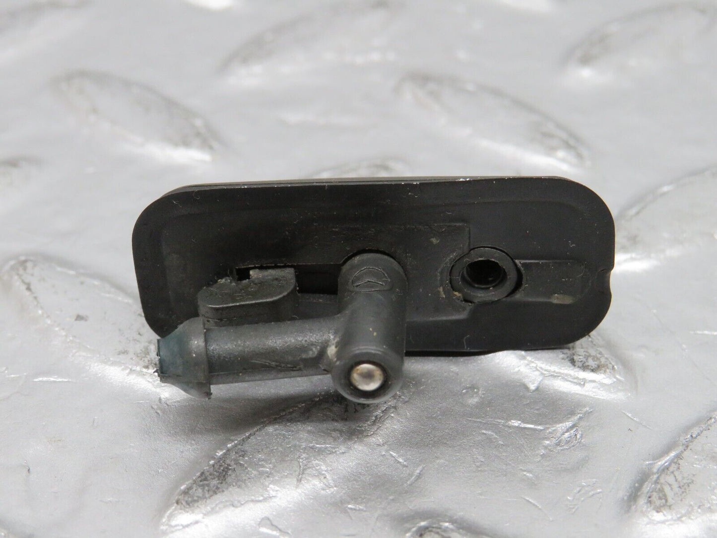 32575 Mercedes-Benz S124 300TE Wagon Tailgate Windscreen Washer Nozzle