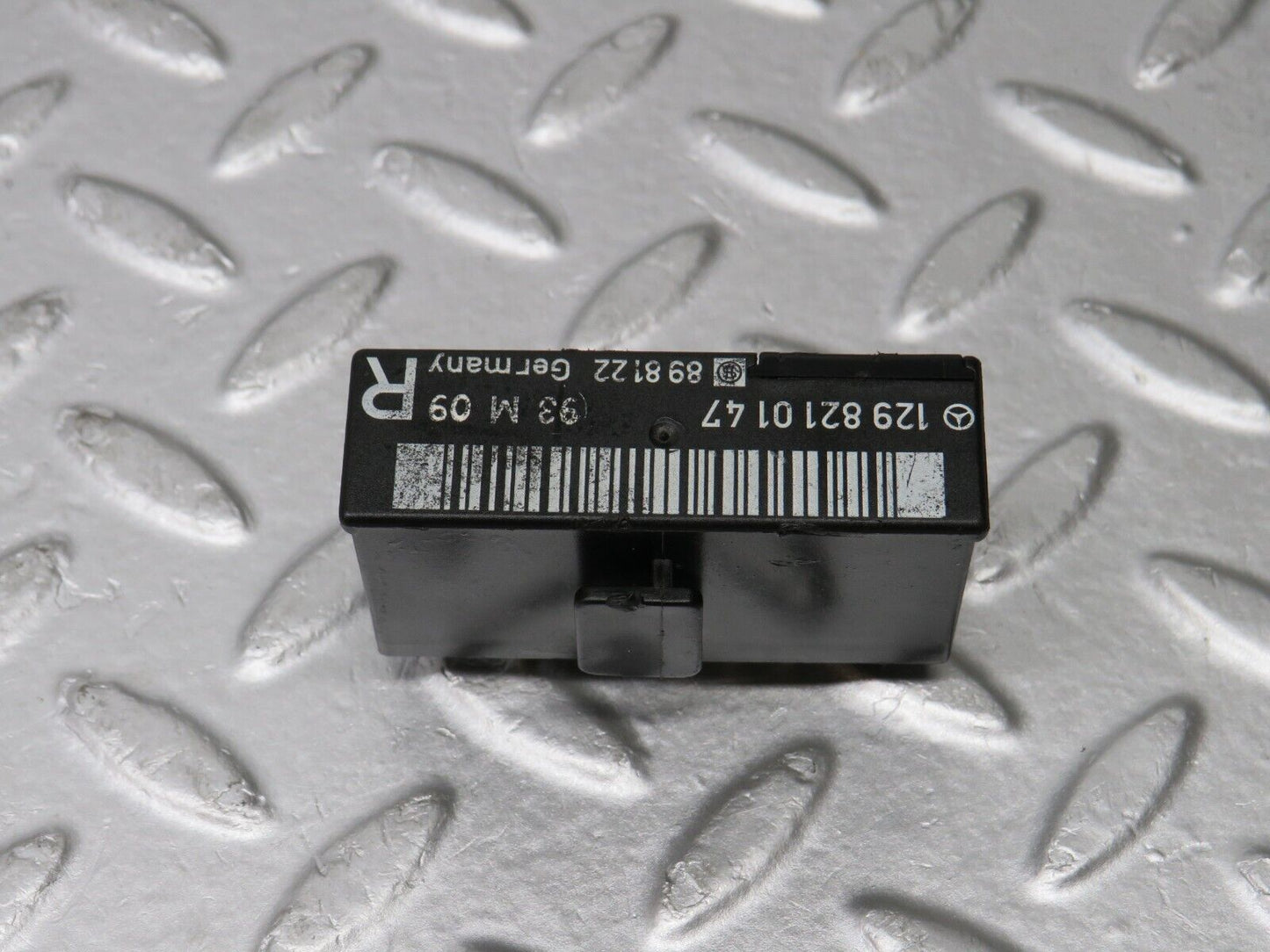 38396 Mercedes-Benz R129 280SL Coupe Right Seat Locking Relay 1298210147