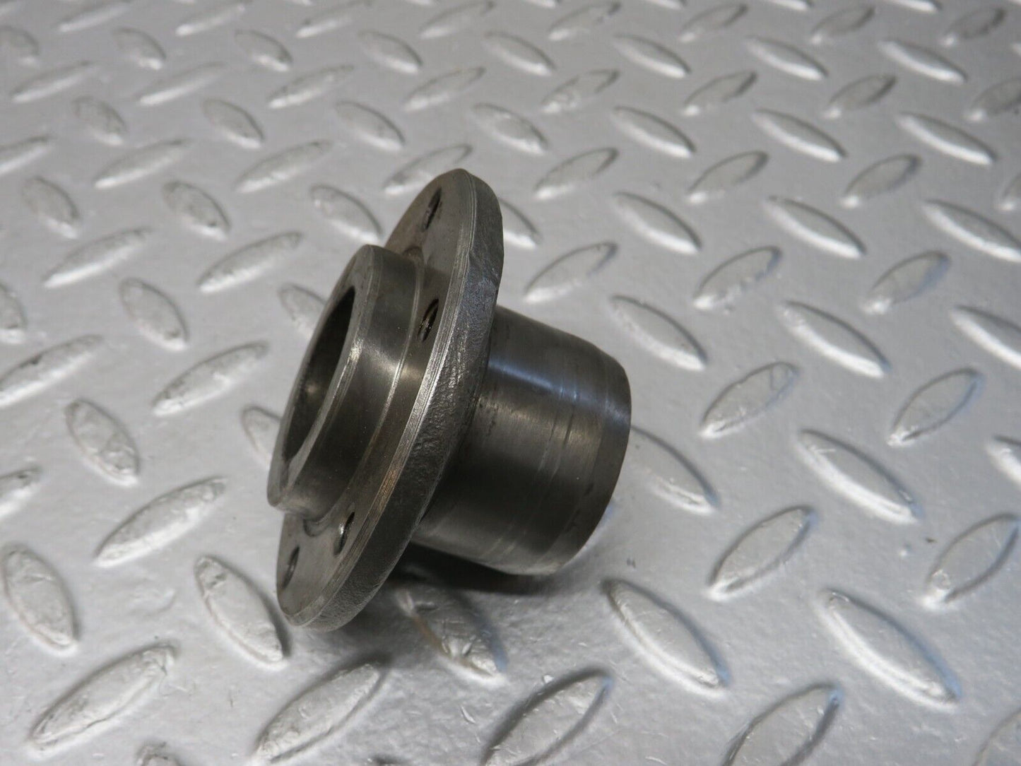 32877 Mercedes-Benz C107 R107 350 V8 Crankshaft Sleeve Hub