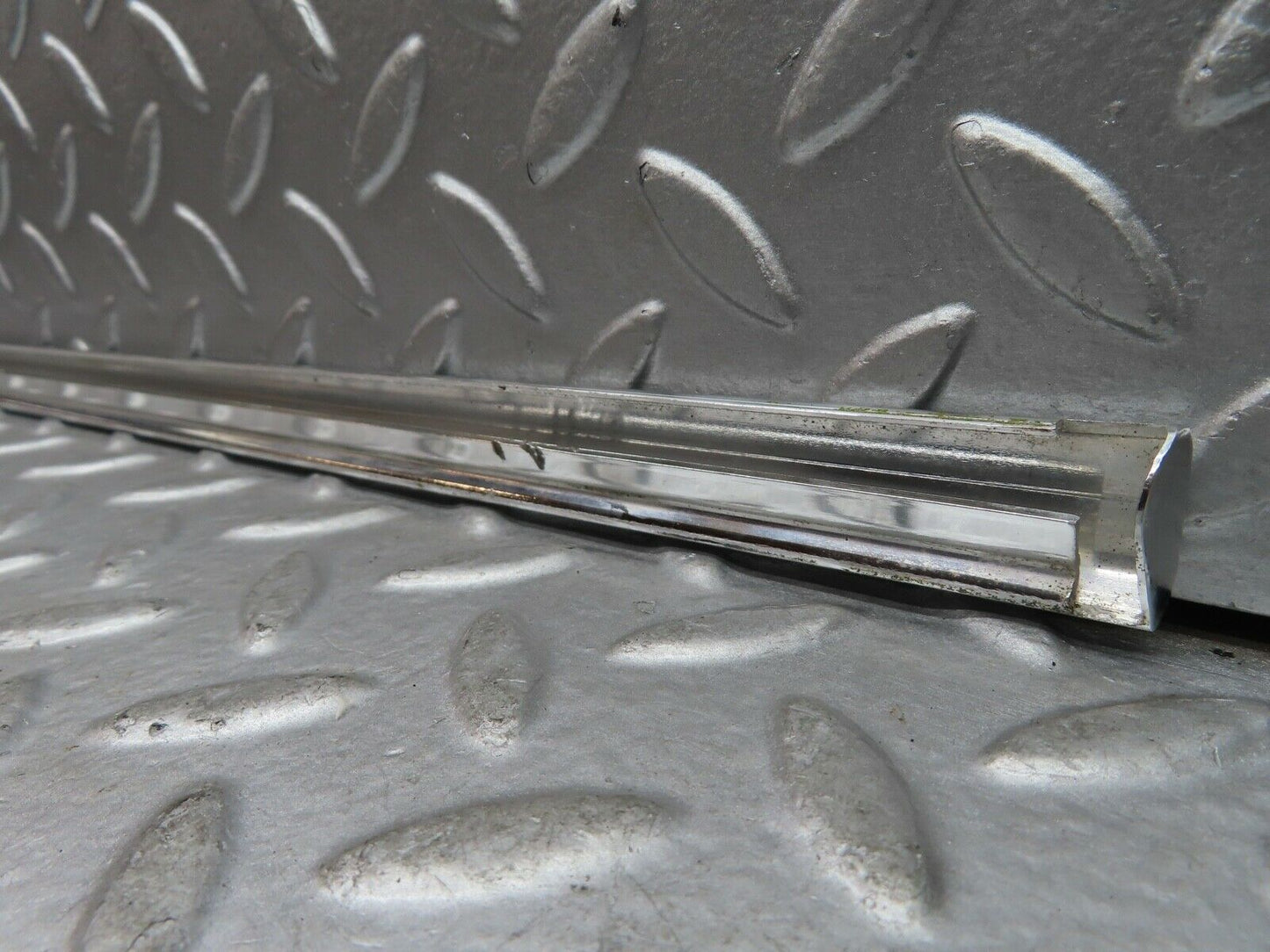21040 Mercedes-Benz W123 230E Front Left Door Chrome Moulding Trim