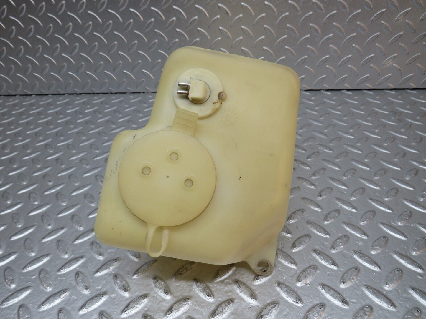 31722 Mercedes-Benz W201 190LE Windscreen Washer Fluid Tank 2018690620