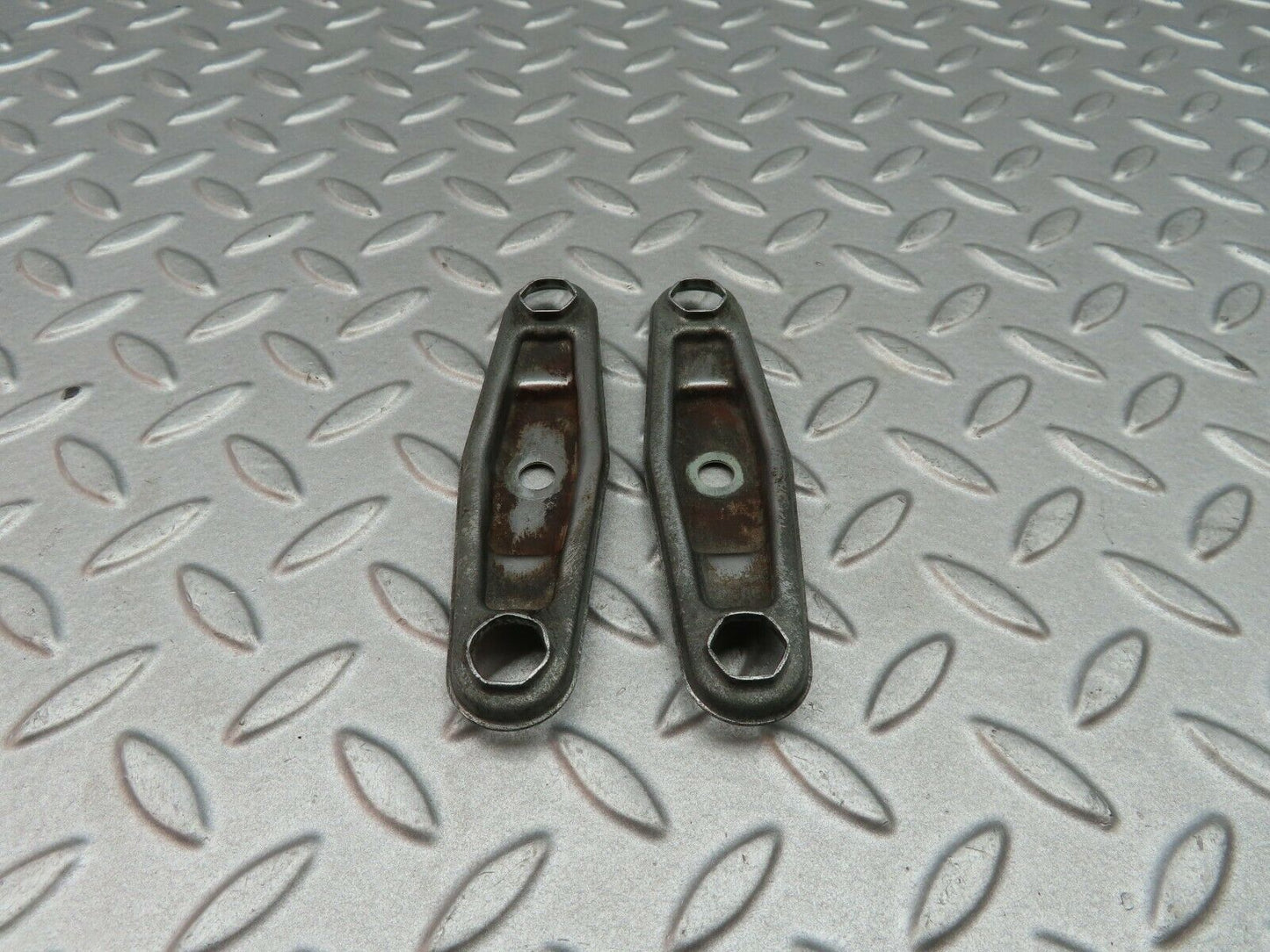 5639 Mercedes-Benz W124 230E Fuel Injector Nozzle Clamp Bracket