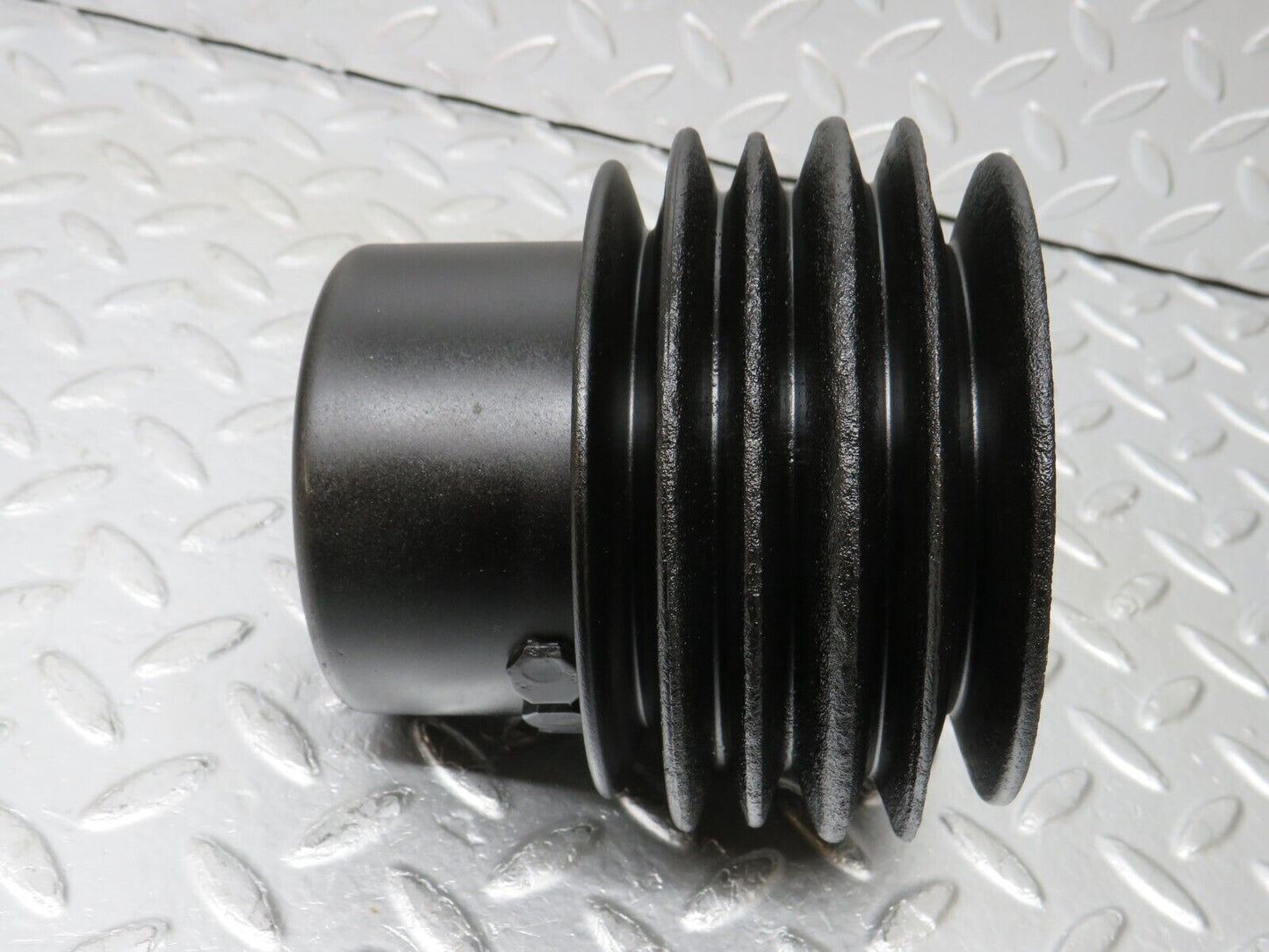 32986 Mercedes-Benz C107 R107 350 V8 Crankshaft Pulley
