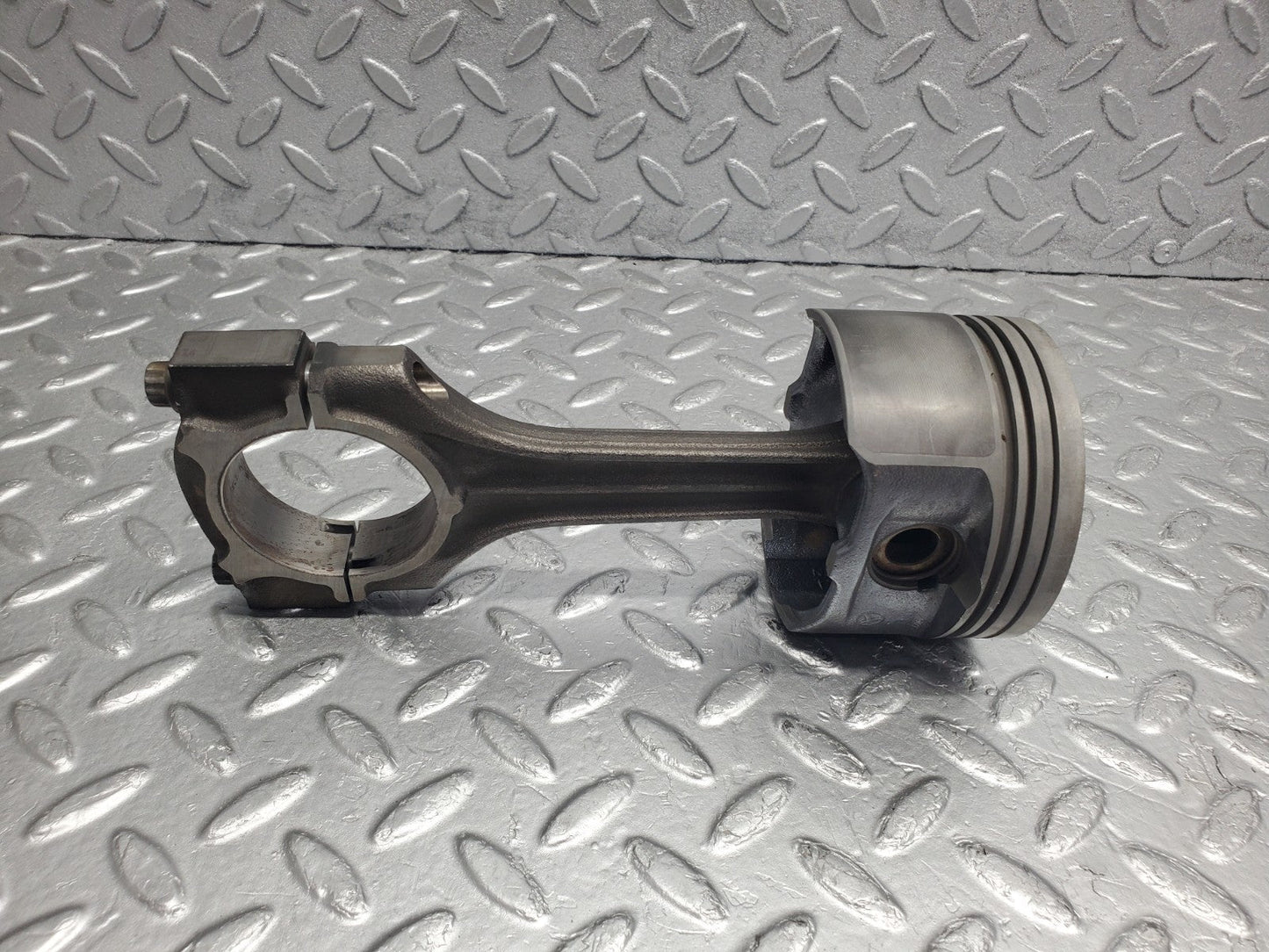 W124 Wagon piston with connecting rod used OEM